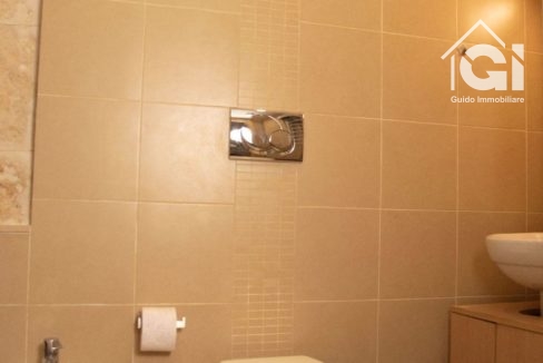 bilocale_martina franca_sanitari sospesi_affare