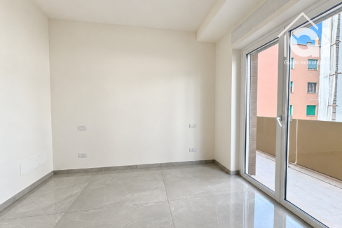 Interno vuoto in luce naturale