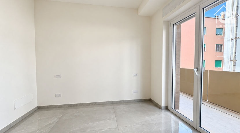 Interno vuoto in luce naturale